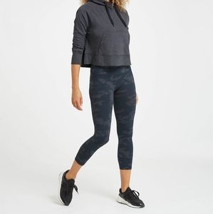 Spanx Look At me Now Seamless Cropped Black Camo Leggings